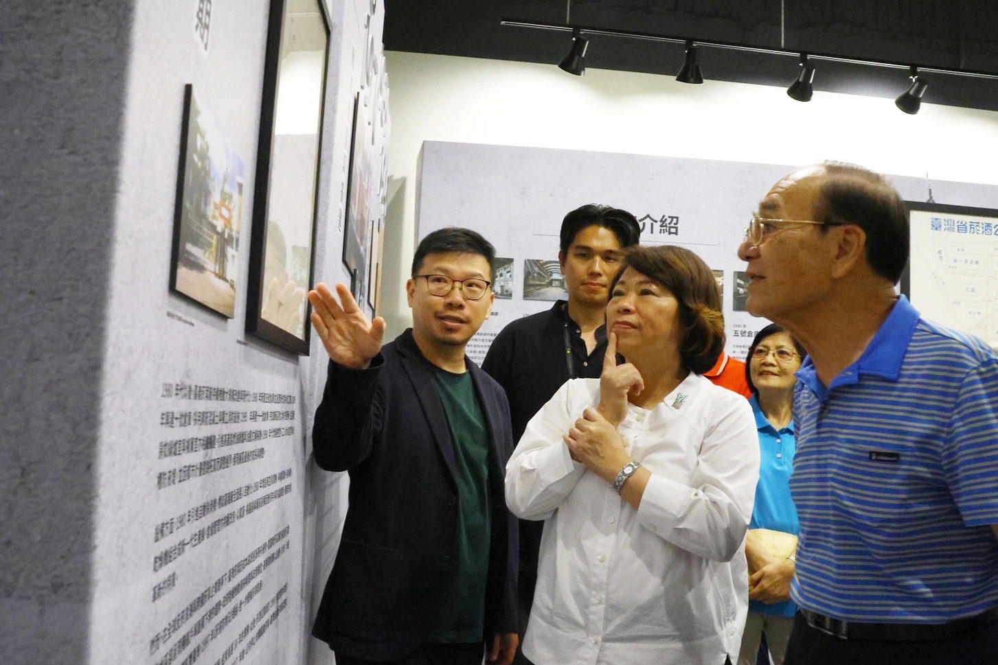 回娘家憶當年！黃敏惠偕老員工　重返嘉義菸葉廠見證歷史