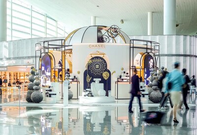 Shinsegae Duty Free Unveil Korea's First Holiday Pop-Up at Incheon Airport with CHANEL N5 Shinsegae Duty Free Unveil Korea's First Holiday Pop-Up at Incheon Airport with CHANEL N5