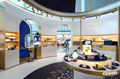Shinsegae Duty Free Unveil Korea's First Holiday Pop-Up at Incheon Airport with CHANEL N5 Shinsegae Duty Free Unveil Korea's First Holiday Pop-Up at Incheon Airport with CHANEL N5