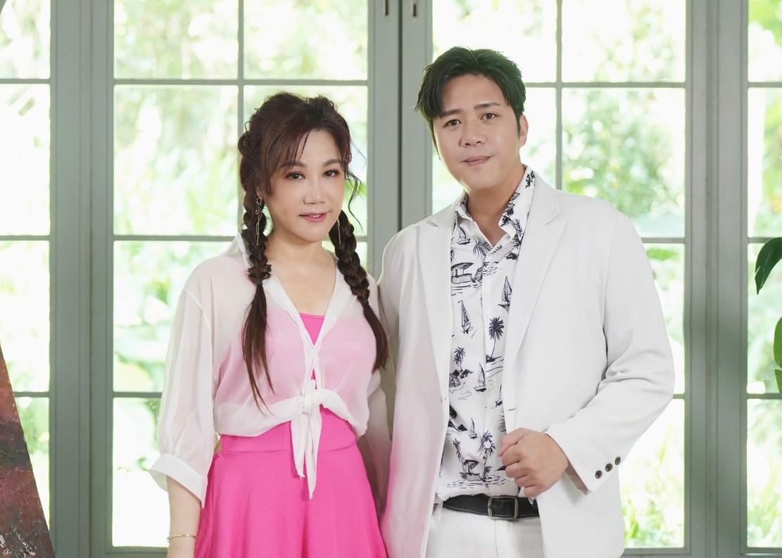 ▲玟靈另外兩首主打曲《愛情來了》、《愛的理想家》,是首度與偶像歌手,也是金曲歌王北原山貓的公子「吳亦偉」合作。(圖/浩翔多媒體提供)