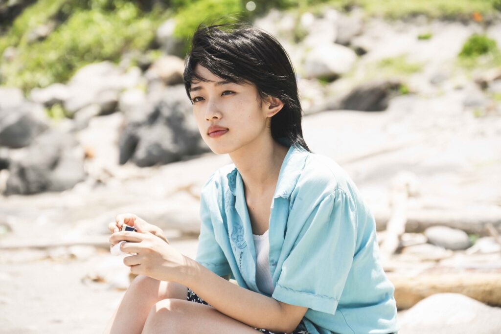 圖:【旅與日子】劇照-本片也集結了兩位日本金獎影后沈恩敬、河合優實(如圖)參與演出,分別飾演冬日的旅人以及夏日的旅人