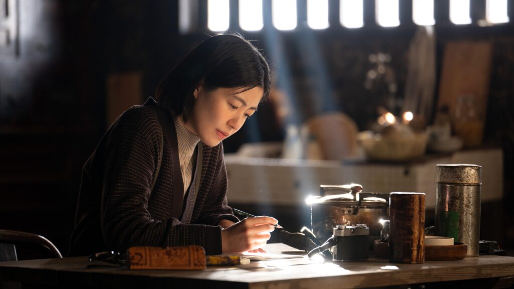 圖:【旅與日子】劇照-曾在電影【新聞記者】有精湛演出的沈恩敬,此次化身為長住日本的韓籍編劇李