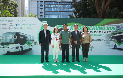 活動主禮嘉賓包括 冠忠巴士集團主席 黃良柏先生 SBS(中)、商務及經濟發展局局長丘應樺先生 JP(右二)、文化體育及旅遊局局長羅淑佩女士 JP(左二)、立法會航運及交通界議員易志明先生 GBS JP(左一)運輸署署長李頌恩女士JP(右一) 活動主禮嘉賓包括 冠忠巴士集團主席 黃良柏先生 SBS(中)、商務及經濟發展局局長丘應樺先生 JP(右二)、文化體育及旅遊局局長羅淑佩女士 JP(左二)、立法會航運及交通界議員易志明先生 GBS JP(左一)運輸署署長李頌恩女士JP(右一)