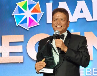 Su Zhigang Becomes the First Chinese Inducted Into the IAAPA Hall of Fame
