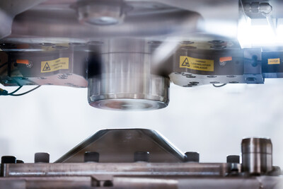 Cell Impact 已與一家領先的亞洲汽車製造商簽署協議,負責生產並交付一套用於製造流場板的成型工具。 Cell Impact 已與一家領先的亞洲汽車製造商簽署協議,負責生產並交付一套用於製造流場板的成型工具。