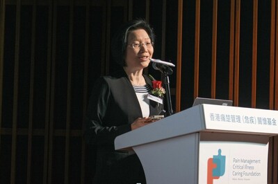 港大醫學院臨床醫學學院臨床教授及癌症醫學中心總監許漪雯教授比較不同治療方法，包括放射治療、化學治療、荷爾蒙治療、手術等，並強調獲得疼痛管理是「基本人權」。