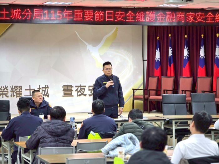 《圖說》分局長陳建龍鼓勵更多銀行行員成為「防詐尖兵」,共同築起反詐防線。〈土城分局提供〉