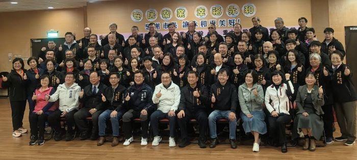 《圖說》侯友宜市長率領市府團隊與永和區里長合影。〈民政局提供〉