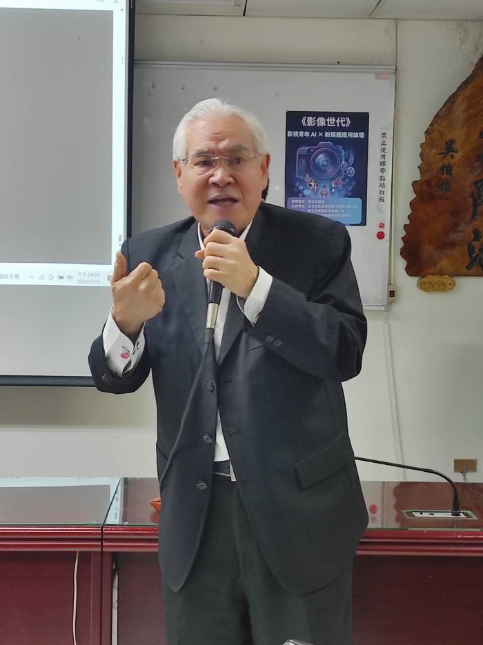 《圖說》亞威 AI 智能應用學院院長陳志寬於論壇中致詞指出,AI 已逐步進入影視創作與製片決策流程,從劇本、剪輯到市場分析,皆有實際應用。〈記者葉柏成攝〉