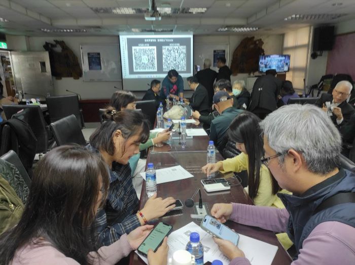 《圖說》論壇安排 AI 影像實作工作坊,講師帶領學員實際操作腳本發想與短影音剪輯,讓與會青年創作者將 AI 應用即時轉化為創作成果。〈記者葉柏成攝〉