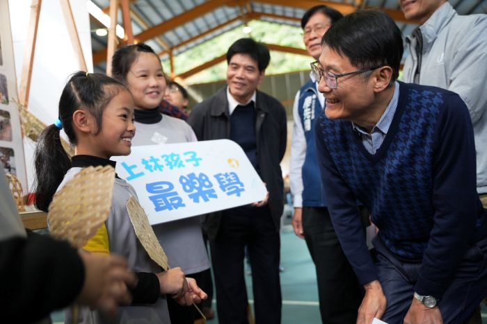 《圖說》陳純敬副市長帶領觀摩並聽取社區介紹各案實作成果。〈城鄉局提供〉