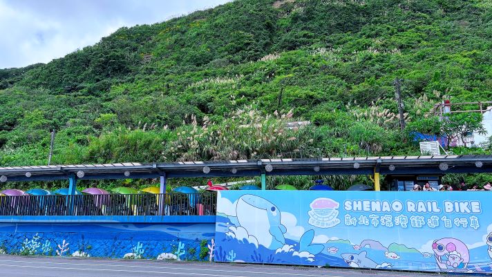 《圖說》新北市青春山海線「深澳鐵道自行車」是全台唯一可同時欣賞山海美景的鐵道自行車道。〈觀旅局提供〉