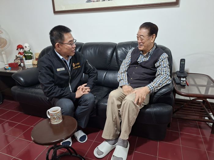 《圖說》84歲的金伯伯個性開朗好客,持之以恆的運動是保持良好體能的秘訣。〈台北市榮服處提供〉