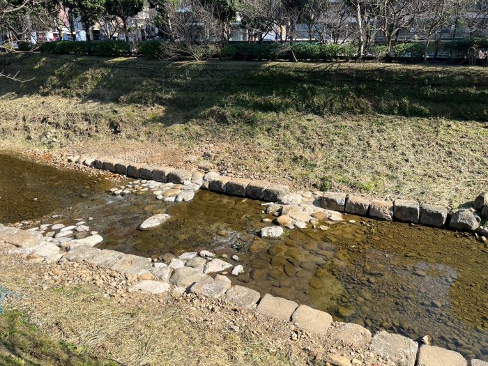 《圖說》康誥坑溪新建固床工完工後,提升河道穩定性並確保兩岸護岸安全。〈水利局提供〉