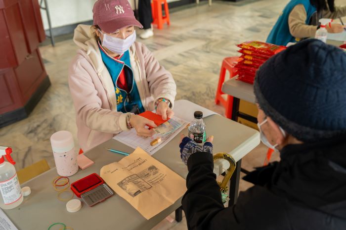 《圖說》依據個案家庭狀況不同,分別發放3,500元和2,500元關懷金。〈林口區公所提供〉