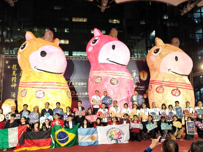 《圖說》2026新北市平溪天燈節記者會合影。〈記者葉柏成攝〉