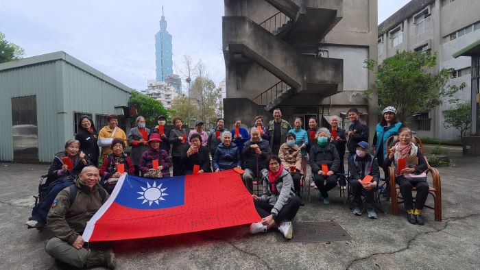 《圖說》士官團關懷小組「春節送暖、馬上有愛」關懷行動二。〈臺北市榮服處提供〉·