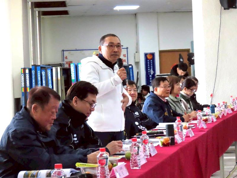 《圖說》市長侯友宜於板橋區公所行動治理座談會表示，建設不分中央或地方，軌道建設持續做，讓城市改變。〈民政局提供〉