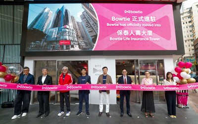 由左至右： Bowtie醫療顧問莫樹錦教授； Bowtie獨立非執行董事劉怡翔先生, GBS, JP； Bowtie資深顧問曾俊華先生； Bowtie行政總裁兼聯合創辦人陳鯤宇先生； Bowtie聯合創辦人顏耀輝先生； 香港保險業監管局行政總監張雲正先生, GBS, JP； 香港永明金融有限公司首席財務總監Ms. Christine Romano； 香港保險業監管局政策及法規部高級經理楊淑敏女士；