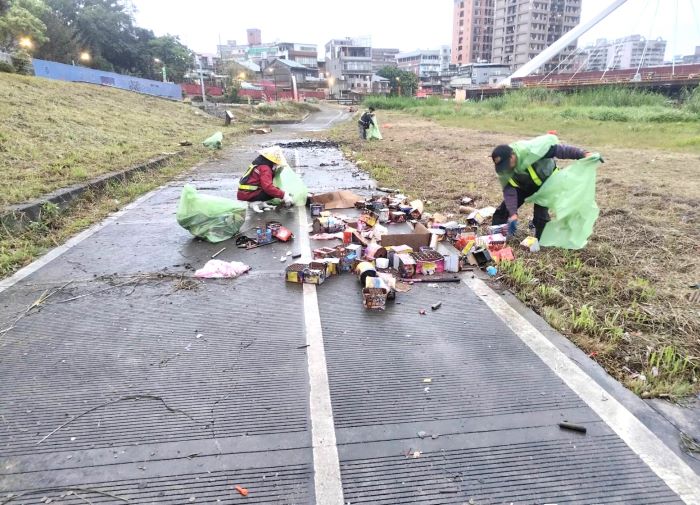《圖說》爆竹煙火減量行動，守護空氣品質愛地球。〈高灘處提供〉