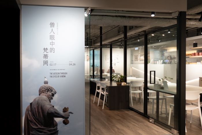 《圖說》世界宗教博物館即日起推出全新攝影展《以愛與和平之名~僧人眼中的梵蒂岡》。〈宗博館提供〉