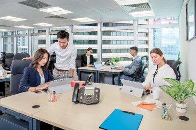 Compass Offices 的靈活辦公空間旨在促進協作與業務成長，配合紅盒迷你倉的儲存方案，全面提升日常辦公效率。