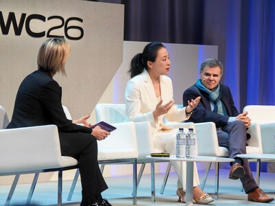 Fang Fei, President of Products at HONOR expressed her views about the convergence of AI, devices and connectivity. Fang Fei, President of Products at HONOR expressed her views about the convergence of AI, devices and connectivity.