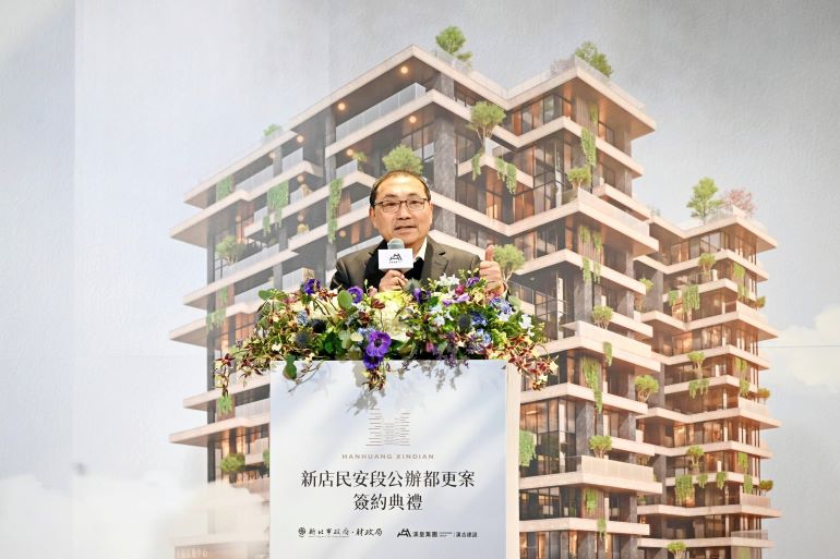 《圖說》侯友宜市長今日出席新北市新店區民安段1066地號周邊公私有土地公辦都市更新案簽約典禮。〈財政局提供〉