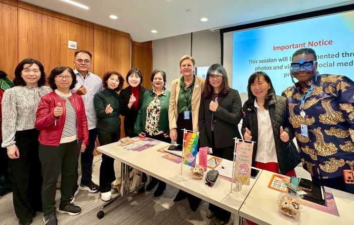 《圖說》新北社會局副局長許秀能(左2)及社工督導錢淑真(右3)，與論壇與談者於會前合影，右1英國女性恩典基金會執行長Valerie，右2台灣防暴聯盟秘書長廖書雯，右4國際蘭馨交流協會全球倡議總監Berthe，右5印度馬哈特瑪教育協會主席Daphne Pillai，左5臺中市社會局副局長林資芮。〈社會局提供〉