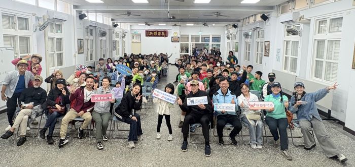 《圖說》參與活動人員了解淨灘與海洋保護知識，一起努力保護海洋生態。〈環保局提供〉