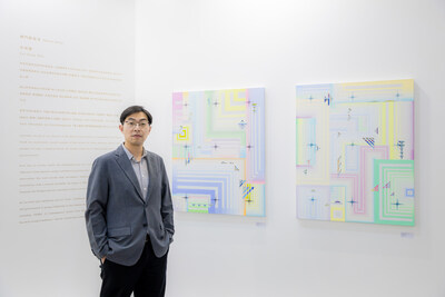 「金沙藝廊」展區聚焦呈獻三位澳門具前瞻性、國際潛力的青年藝術家——李英維、梁子毛及廖克敏之精湛作品，同場呈現澳門「金沙藝廊」現正展出的《流光溢彩‧益隆百年》澳門炮竹時代記憶與美學特展之歷史珍品，蔚然展示澳門歷久彌新的藝術氣韻。