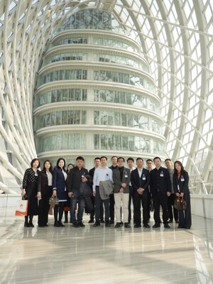 與會嘉賓參觀北京鳳凰國際傳媒中心 與會嘉賓參觀北京鳳凰國際傳媒中心