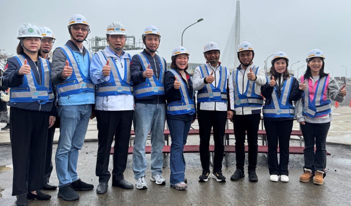 《圖說》貴賓合影，左三捷運局長李政安。〈捷運局提供〉