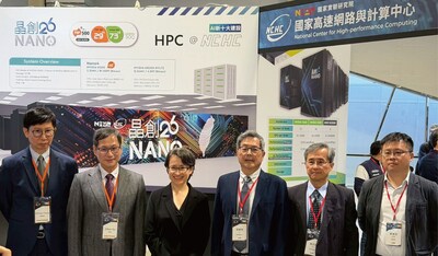 2026 AI EXPO 現場，副總統蕭美琴（中）與國研院國網中心及創鑫智慧代表合影。
