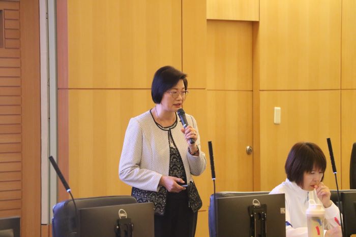 《圖說》社會局長李美珍在市政會議中,報告市府推動好日子愛心大平台的成果及精進。〈社會局提供〉