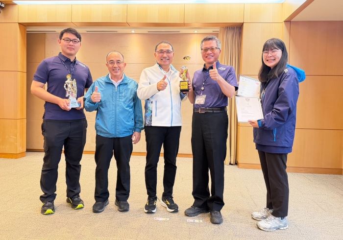 《圖說》2025八里城市沙雕展打造城市品牌勇奪國際雙獎,左二水利局長宋德仁。〈高灘處提供〉