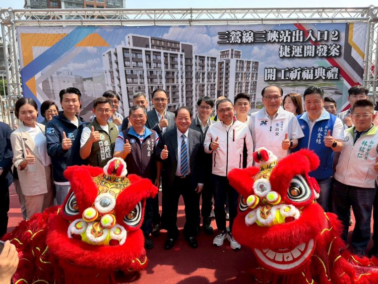 《圖說》投資團隊與貴賓合影,前排右三捷運局長李政安。〈捷運局提供〉