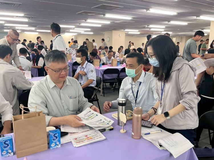《圖說》座談會桌邊服務，由專員直接面對面協助大用戶說明服務，強化整體服務品質與響應速度。〈北北區處提供〉