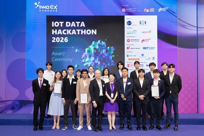 香港貨品編碼協會總裁林潔貽女士（第一排左六）、香港電訊有限公司商業客戶業務流動產品及方案高級副總裁蕭頌恩（第一排左五）及 Check Point Software Technologies Limited 大中華區網絡保安工程總監侯嘉俊（第一排右四）與一眾特別獎項得獎隊伍合影