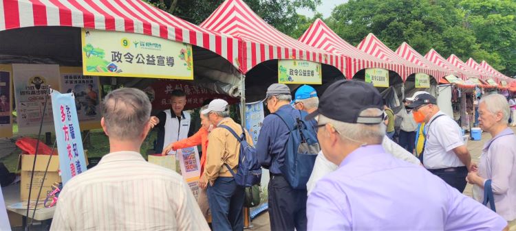 《圖說》現場民眾互動踴躍。〈環保局提供〉