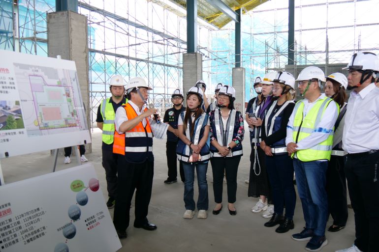 《圖說》交通局長鍾鳴時強調持續嚴格把關施工品質。〈交通局提供〉