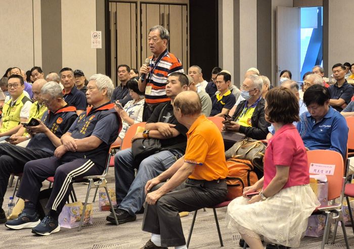 《圖說》與會退除役官兵於懇談會中踴躍發言，反映實際需求並提出建言，現場互動熱絡。〈新北榮服處提供〉