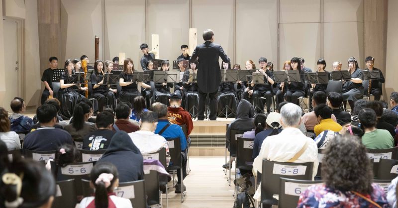 《圖說》母親節將屆，新北社會局在新光音樂廳舉辦「笛聲傳愛 親子共響」親子公益音樂會，邀請服務中的個案蒞臨聆賞。〈社會局提供〉