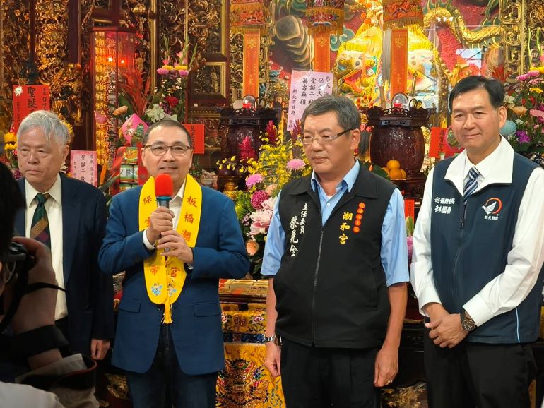 《圖說》侯友宜市長於保生大帝聖誕至潮和宮參拜，祈求地方風調雨順、市民平安。〈民政局提供〉
