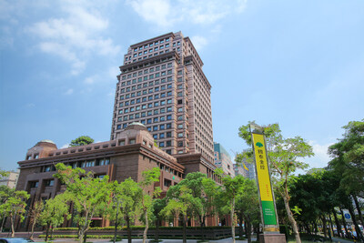 Cathay Financial Holdings extends its streak on the Dow Jones’ Best-in-Class World Index, and Emerging Markets Index, recognized as a Top 5% Member in the S&P Global Sustainability Yearbook 2026. Notably, its ESG Score ranks in the top 2% of the global insurance industry, advancing ESG leadership through its climate, health and empowerment strategy. (Resource: Cathay Financial Holdings)