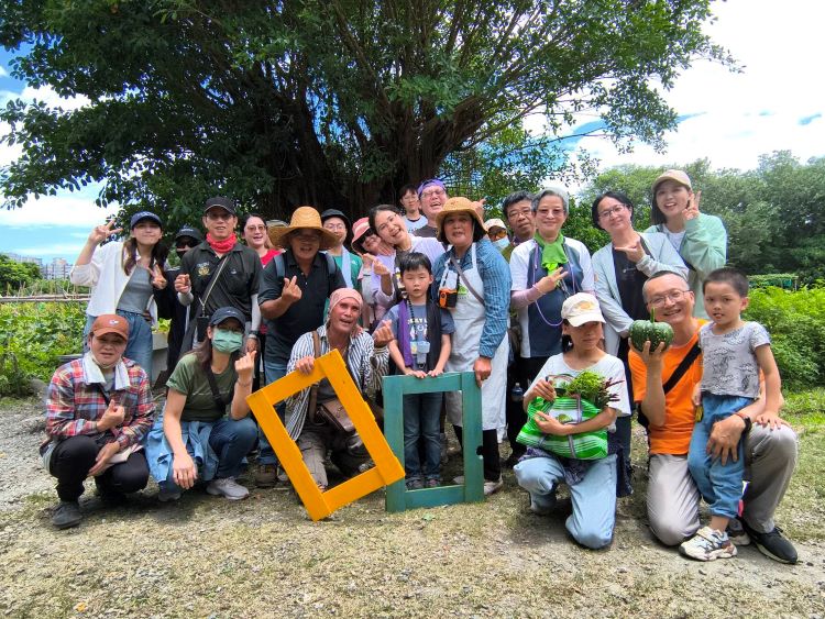 《圖說》「Lipahak食癒餐桌」食農教育體驗活動合照。〈原民局提供〉
