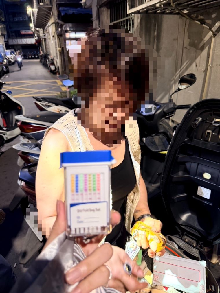 《圖說》新莊分局中港所專案首日緝毒影像-唾液快篩呈陽性。〈警察局提供〉