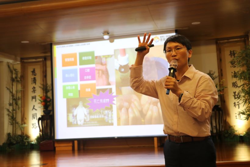 《圖說》護理專家許雅婷表示，失智症會有4個階段的病程發展。〈社會局提供〉
