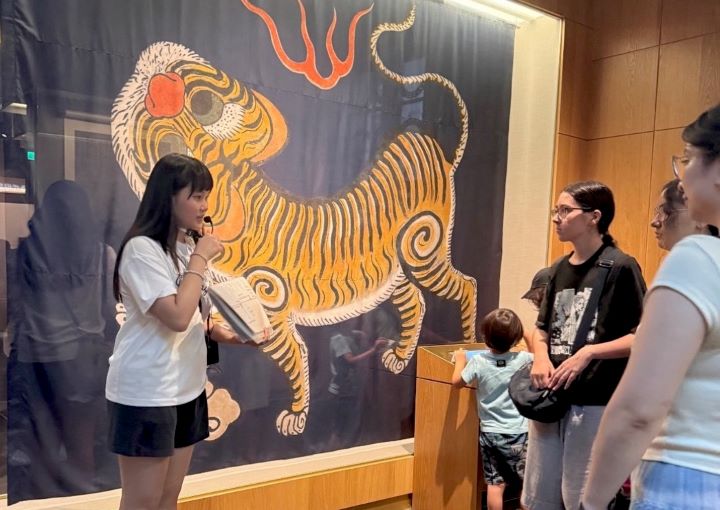 《圖說》獲2026台新青少年志工菁英獎-傑出志工獎的大沼夏希，目前任臺灣博物館英語導覽員，協助推廣台灣文化。〈青年局提供〉