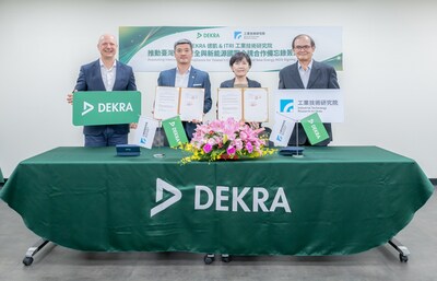 DEKRA德凱與工研院簽署合作備忘錄，攜手推動臺灣資訊安全與新能源產品國際合規驗證合作。圖左起為DEKRA德凱集團執行長Stan Zurkiewicz、DEKRA德凱台灣董事總經理李俊儀、工研院量測技術發展中心執行長藍玉屏、工研院副院長胡竹生。